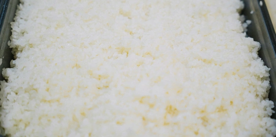 Онигири в&nbsp;новой упаковке: репортаж с&nbsp;кулинарной фабрики