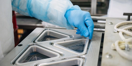 Онигири в&nbsp;новой упаковке: репортаж с&nbsp;кулинарной фабрики