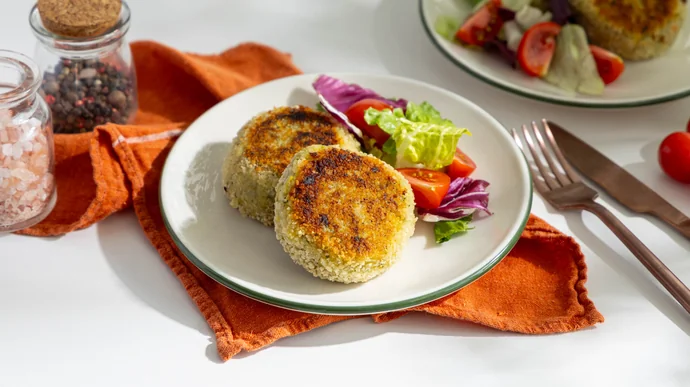 Картофельные котлеты с&nbsp;квашеной капустой