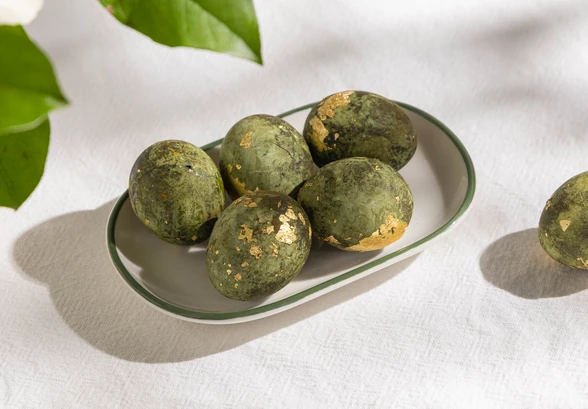 Рецепт «Яйца, окрашенные каркаде и&nbsp;куркумой»