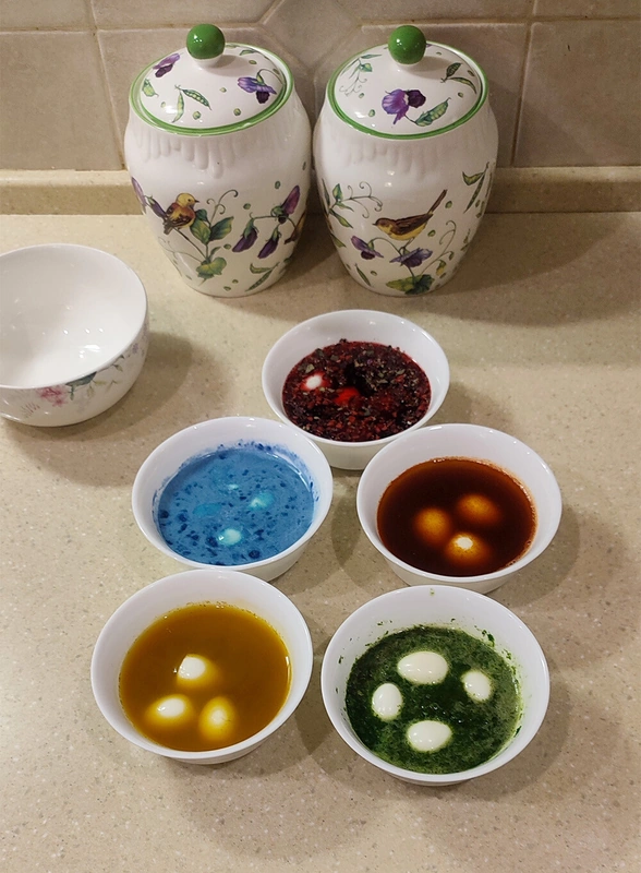 Эксперимент: красим яйца без&nbsp;скорлупы