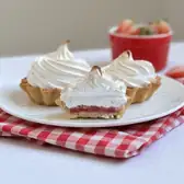 Корзиночки с&nbsp;клубничной начинкой