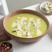 Крем-суп из&nbsp;капусты с&nbsp;голубым сыром