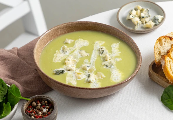 Рецепт «Крем-суп из&nbsp;капусты с&nbsp;голубым сыром»