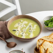 Крем-суп из&nbsp;капусты с&nbsp;голубым сыром