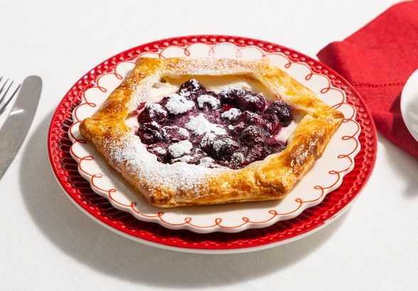 Рецепт «Галеты с&nbsp;рикоттой и&nbsp;вишней»