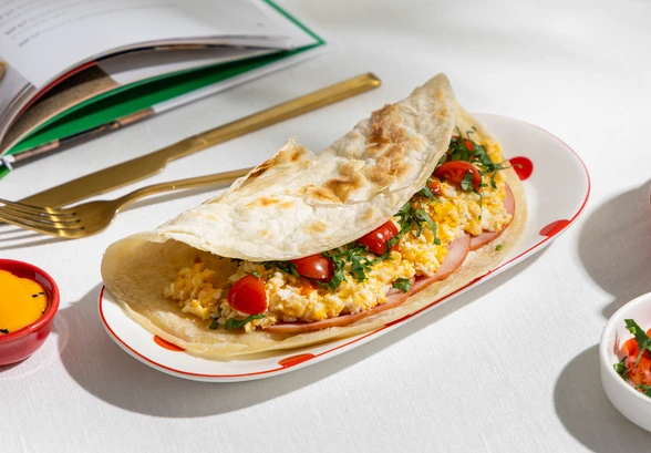 Рецепт «Роти с&nbsp;ветчиной и&nbsp;скрэмблом»