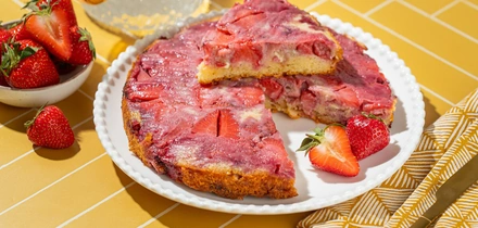 Выпечка с&nbsp;клубникой: 8 простых рецептов