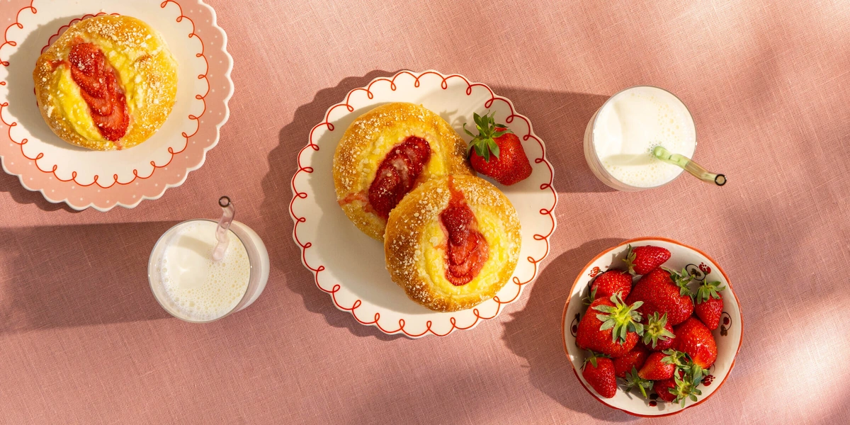 Выпечка с&nbsp;клубникой: 8 простых рецептов