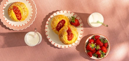 Выпечка с&nbsp;клубникой: 8 простых рецептов
