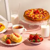 Выпечка с&nbsp;клубникой: 8 простых рецептов