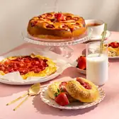 Выпечка с&nbsp;клубникой: 8 простых рецептов
