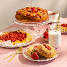 Выпечка с&nbsp;клубникой: 8 простых рецептов