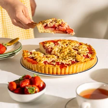 Тёртый пирог с&nbsp;клубникой