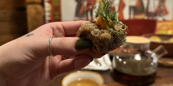 паштет из&nbsp;куриной печени с&nbsp;морошкой и&nbsp;фундуком