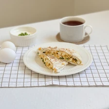 Конвертики с&nbsp;яйцом и&nbsp;луком