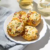 Булочки с&nbsp;колбасой