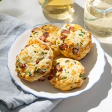 Булочки с&nbsp;колбасой