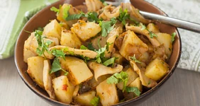 Кальмары, тушеные с&nbsp;картофелем