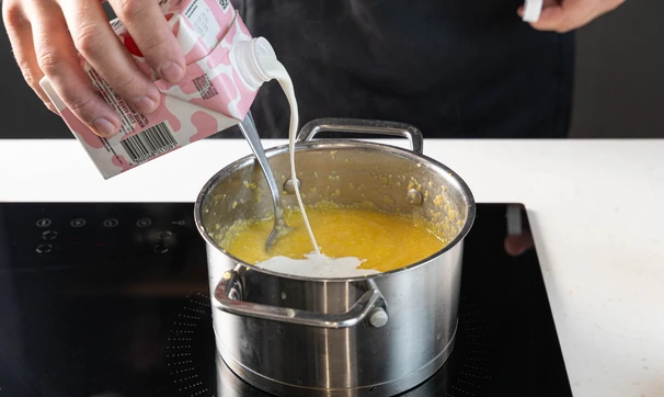 Кукурузная каша на&nbsp;молоке, шаг 4/6