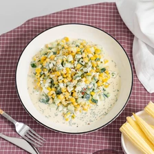 Салат с&nbsp;кукурузой и&nbsp;яйцом