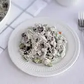 Греческий салат с&nbsp;курицей и&nbsp;фетой