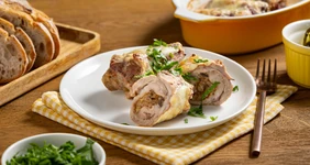 Рулетики из&nbsp;свинины с&nbsp;картофелем и&nbsp;грибами