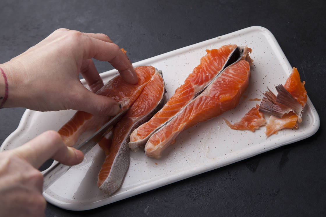 Стейк из красной рыбы с коктейлем из морепродуктов — процесс приготовления, фото 2 Стейк из красной рыбы с коктейлем из морепродуктов — процесс приготовления, фото 2