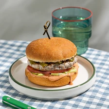Бургеры из&nbsp;индейки с&nbsp;фетой и&nbsp;оливками