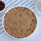 Крамбл с&nbsp;творогом и&nbsp;вишней