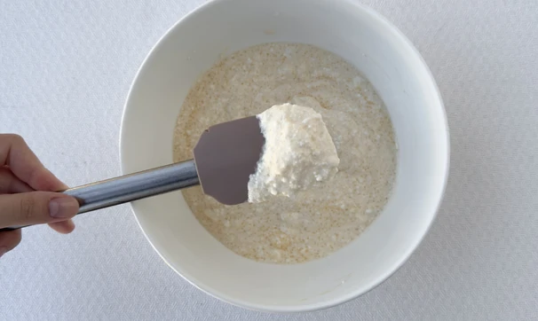 Крамбл с&nbsp;творогом и&nbsp;вишней, шаг 2/5