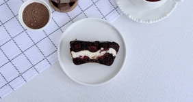Брауни с&nbsp;творогом и&nbsp;вишней 