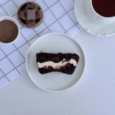 Брауни с&nbsp;творогом и&nbsp;вишней 