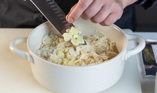 Щи с&nbsp;квашеной капустой, шаг 1/4