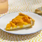 Песочный пирог с&nbsp;творогом и&nbsp;персиками