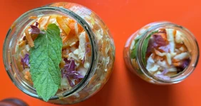 Капуста быстрого соления с&nbsp;морковью и&nbsp;мятой 