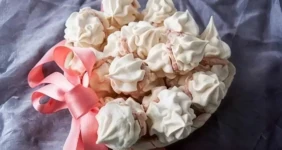 Пирожные из&nbsp;безе с&nbsp;кремом
