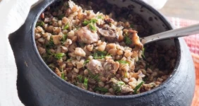 Гречка с&nbsp;потрошками в&nbsp;горшочке