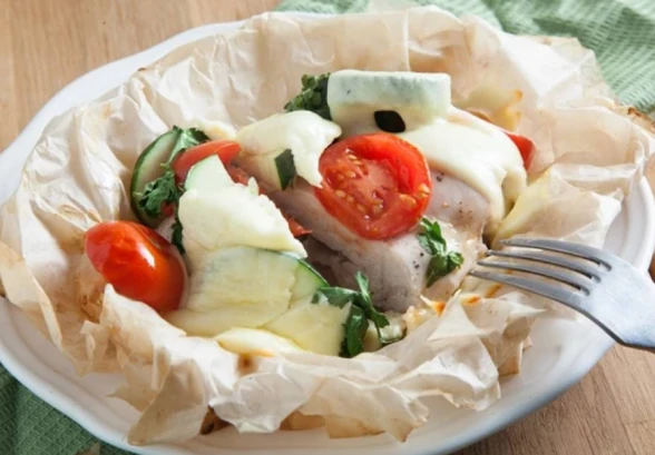 Рецепт «Конвертики с&nbsp;курицей, овощами и&nbsp;сыром»