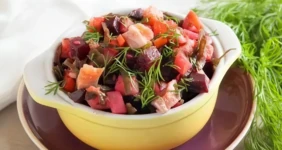 Винегрет с&nbsp;морской капустой и&nbsp;рыбой