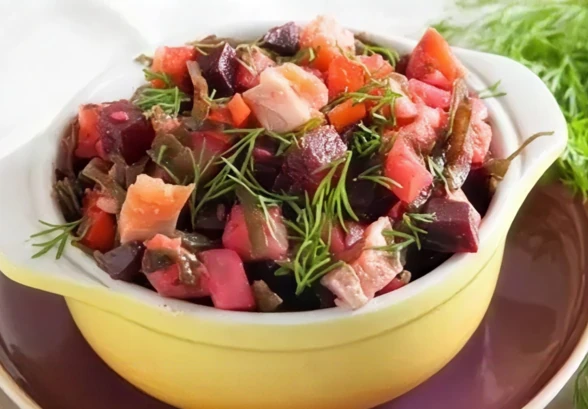 Рецепт «Винегрет с&nbsp;морской капустой и&nbsp;рыбой»