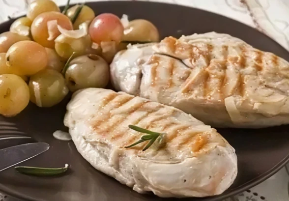 Рецепт «Куриные грудки с&nbsp;виноградом»