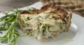 Летний пирог с&nbsp;кабачками и&nbsp;курицей