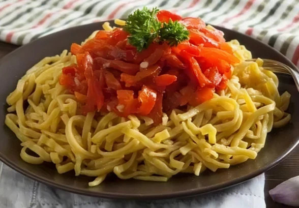 Рецепт «Лапша с&nbsp;куркумой и&nbsp;печеным перцем»