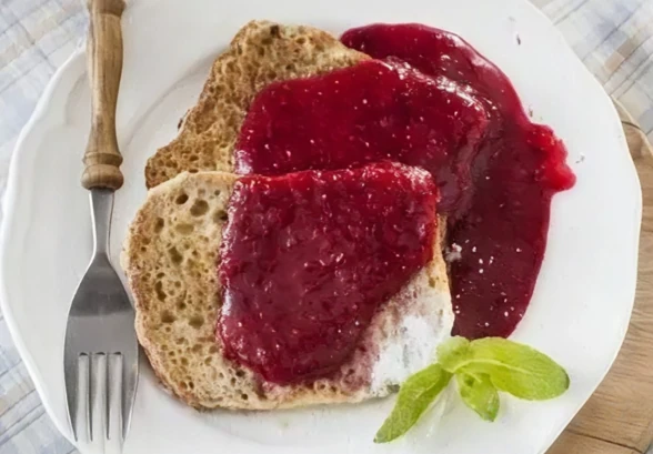 Рецепт «Гренки с&nbsp;соусом из&nbsp;клюквы и&nbsp;апельсина»