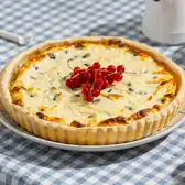 Слоёный пирог с&nbsp;творогом и&nbsp;изюмом