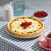 Слоёный пирог с&nbsp;творогом и&nbsp;изюмом