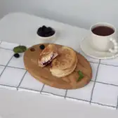 Бутерброд с&nbsp;творогом и&nbsp;ежевикой