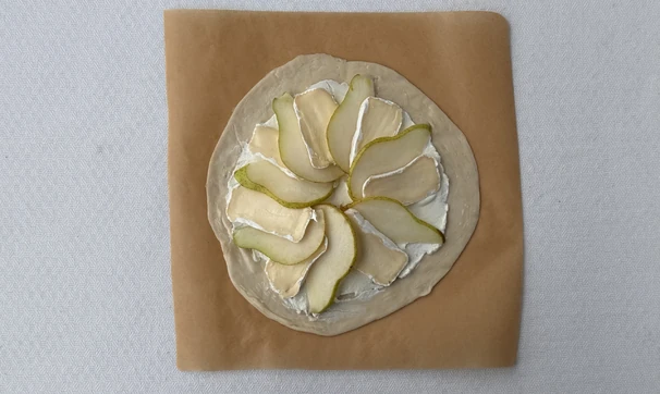 Галета с&nbsp;грушей и&nbsp;сыром , шаг 3/5