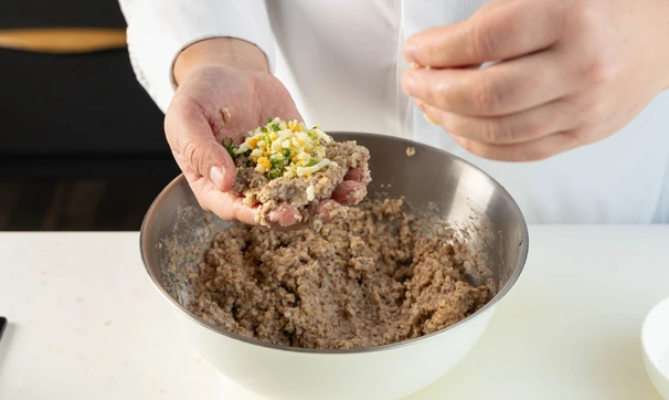 Гречневые зразы с&nbsp;яйцом и&nbsp;луком, шаг 5/7
